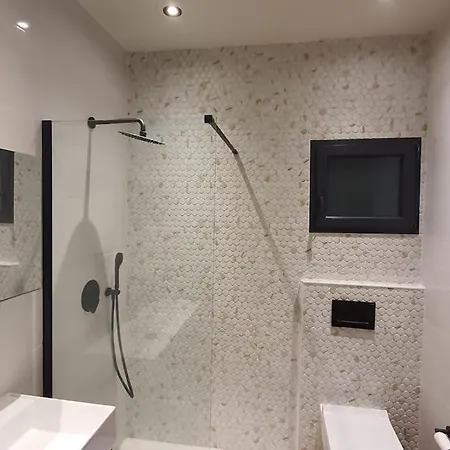 Lovely 2 Bedroom Near The Acropolis Apartment