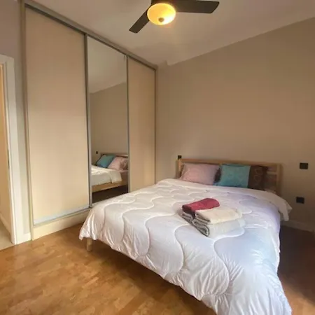 Lovely 2 Bedroom Near The Acropolis Apartment *